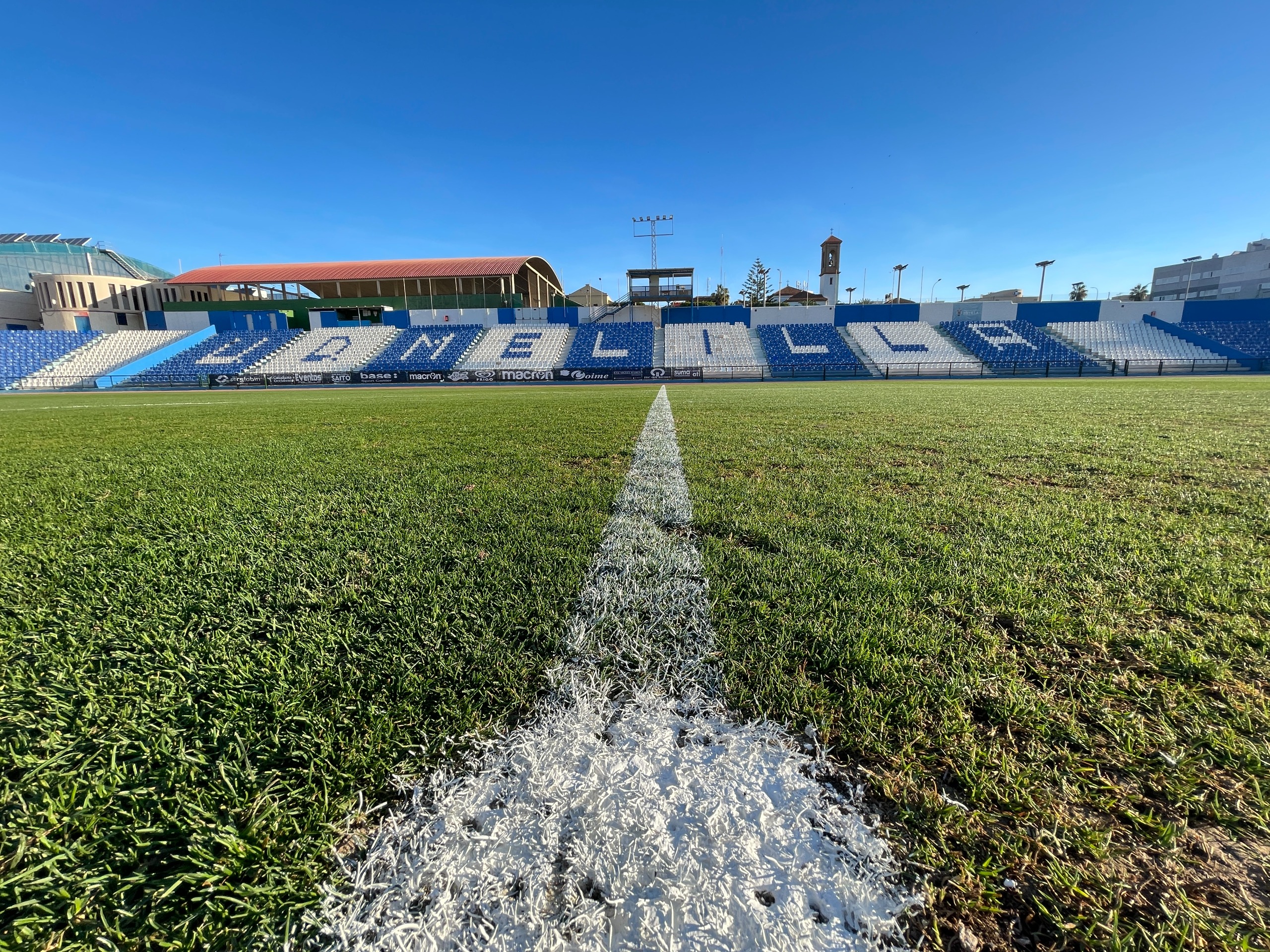 estadio_interior_cesped_saque